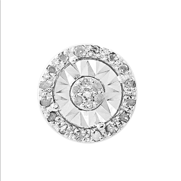 1/10 carat diamond studs - Picture 4 of 7